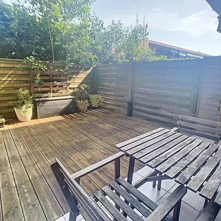 Cap D'ambre Avec Terrasse Au Calme アパート アンティーブ